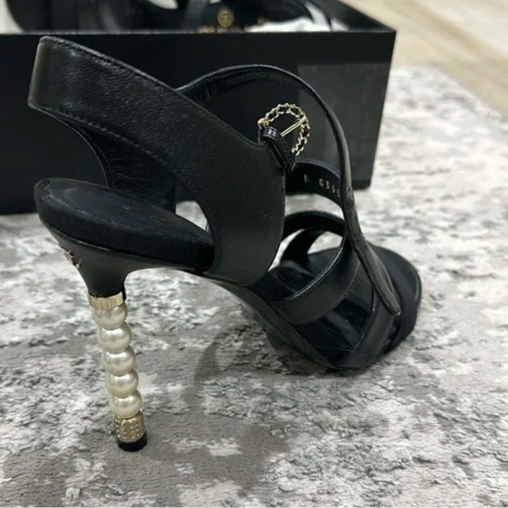 Chanel - Picture 3 of 6